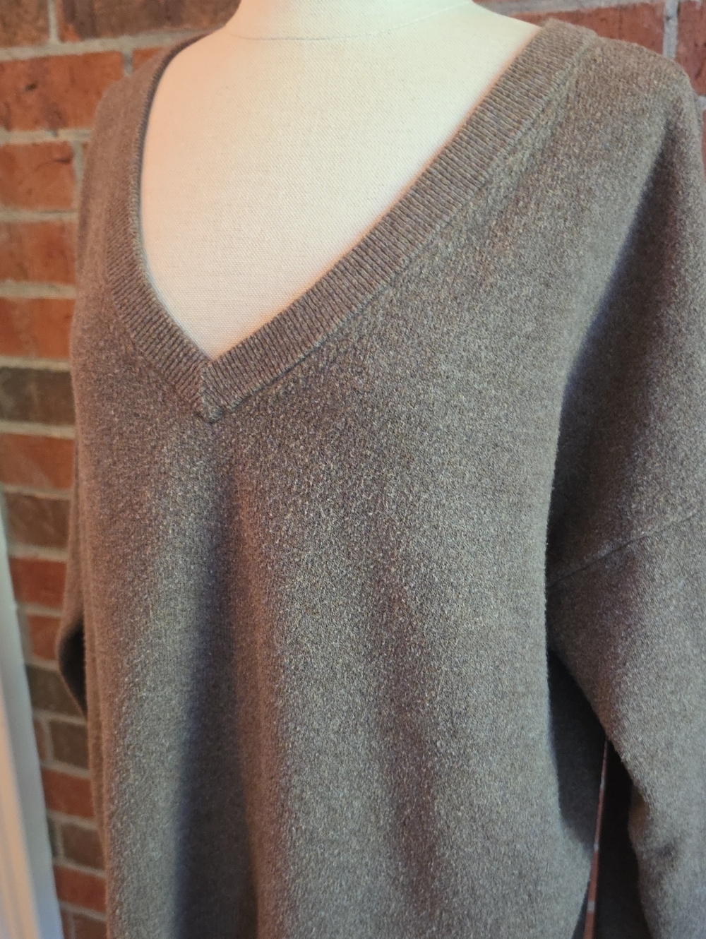 GAP Womens Cafe Brown V Neck Pullover Sweater GUC XL - Picture 2 of 8